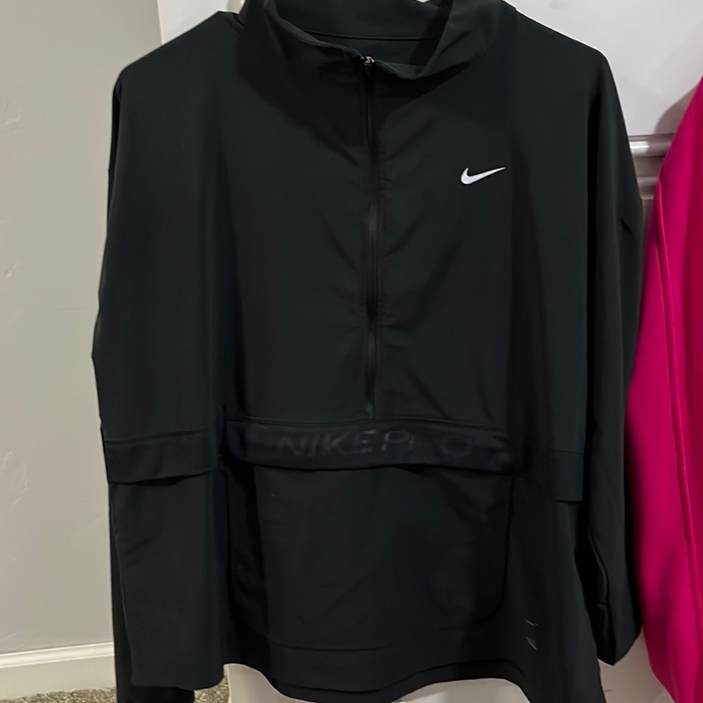Black Nike pro rain pull over
